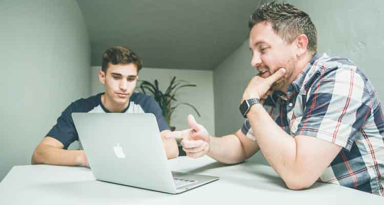 4 روش برخورد با همکار زیرآب زن(از پشت خنجرزن) 2 روش برخورد با همکار زیرآب زن