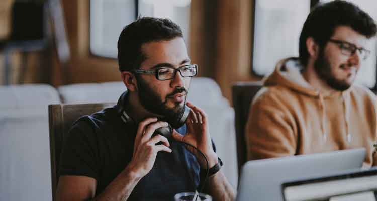 4 روش برخورد با همکار زیرآب زن(از پشت خنجرزن) 1 روش برخورد با همکار زیرآب زن